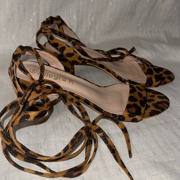 NWOT Leopard Print Strappy Block Heel Sandals - Picture 6 of 12